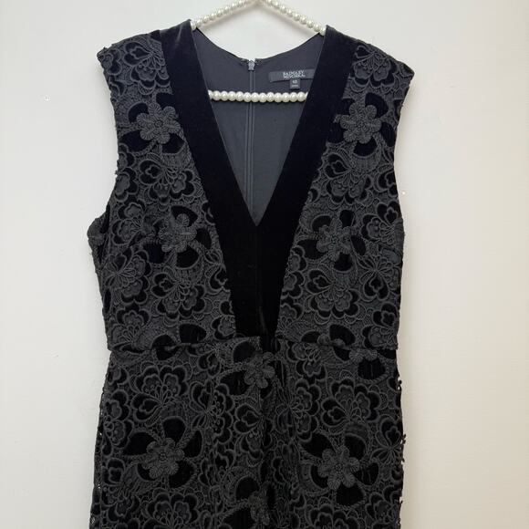 Badgley Mischka
Velvet Lace V-Neck Gown 💘 - Picture 5 of 10